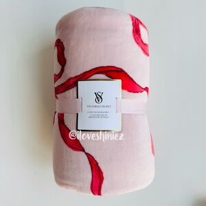 •Victoria’s Secret• Sherpa Plush Blanket OS